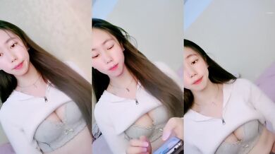 绿播转黄！【大四学妹兼职】校花牛仔裤，雪白大屁股~舞蹈专业！身材不错，皮肤白 (1)